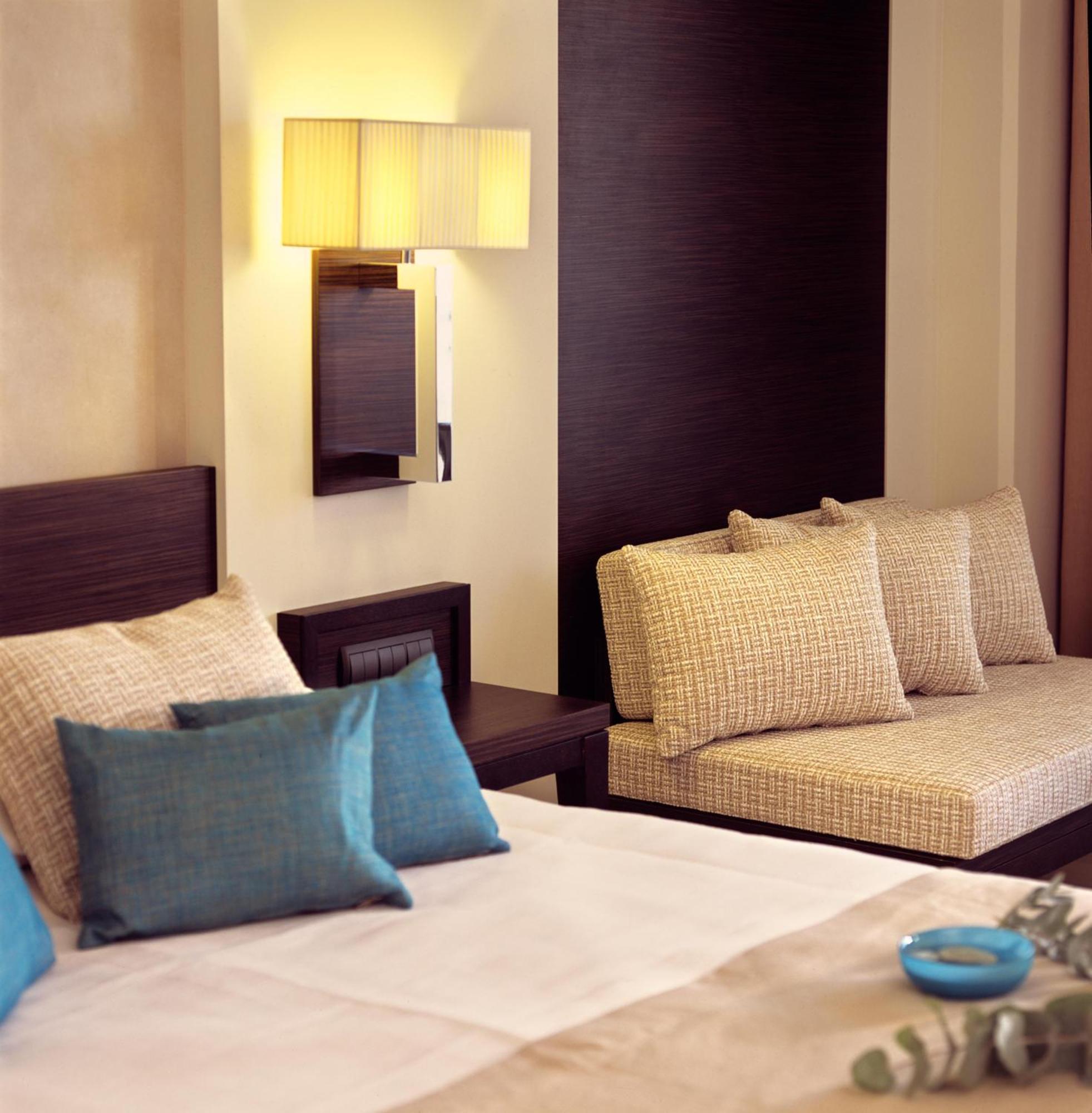 Land View Guestroom,1572639770:JPEG